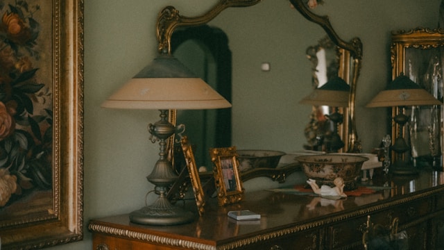 Image 1: Classical Style - Photo by Cemrecan Yurtman on Unsplash
